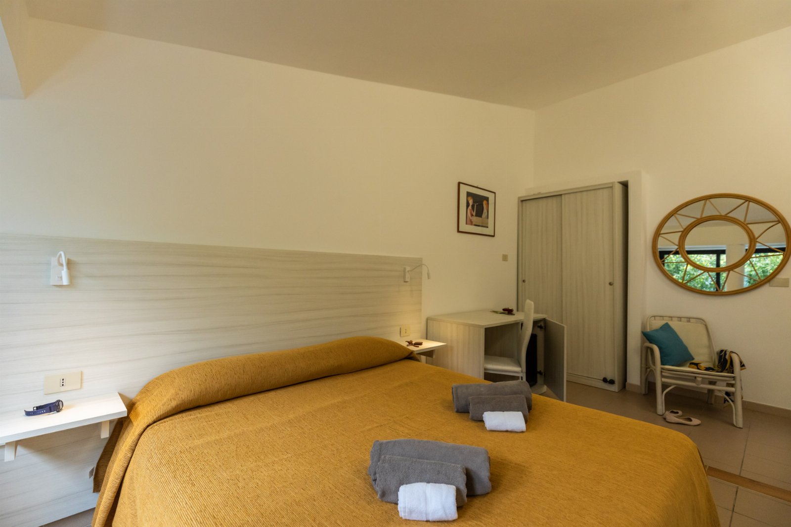 Camera Matrimoniale in B&B con spiaggia privata. Sunset Yoga.