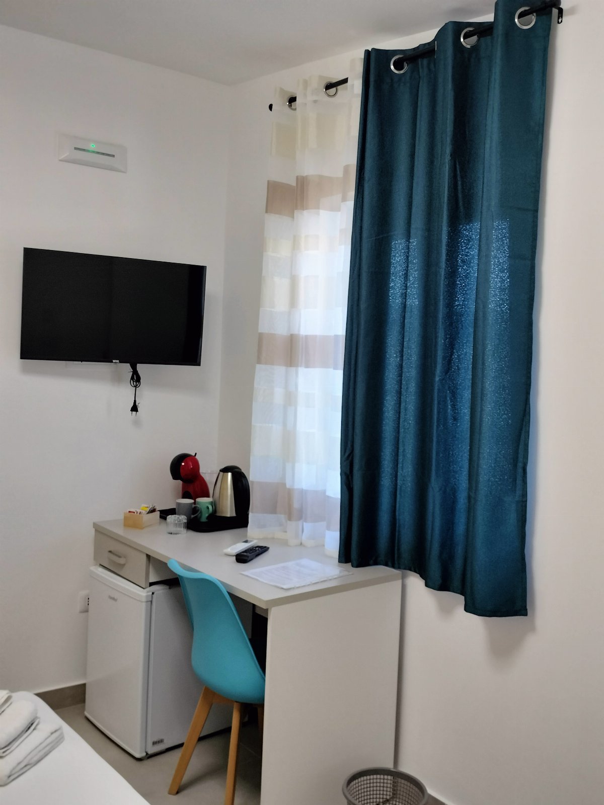 Civico 17 Room, il vostro rifugio accogliente nel cuore di un incantevole citta di mare 26 volte Bandiera Blu, che ama far sentire ogni ospite come a casa, offrendo un soggiorno sereno e autentico