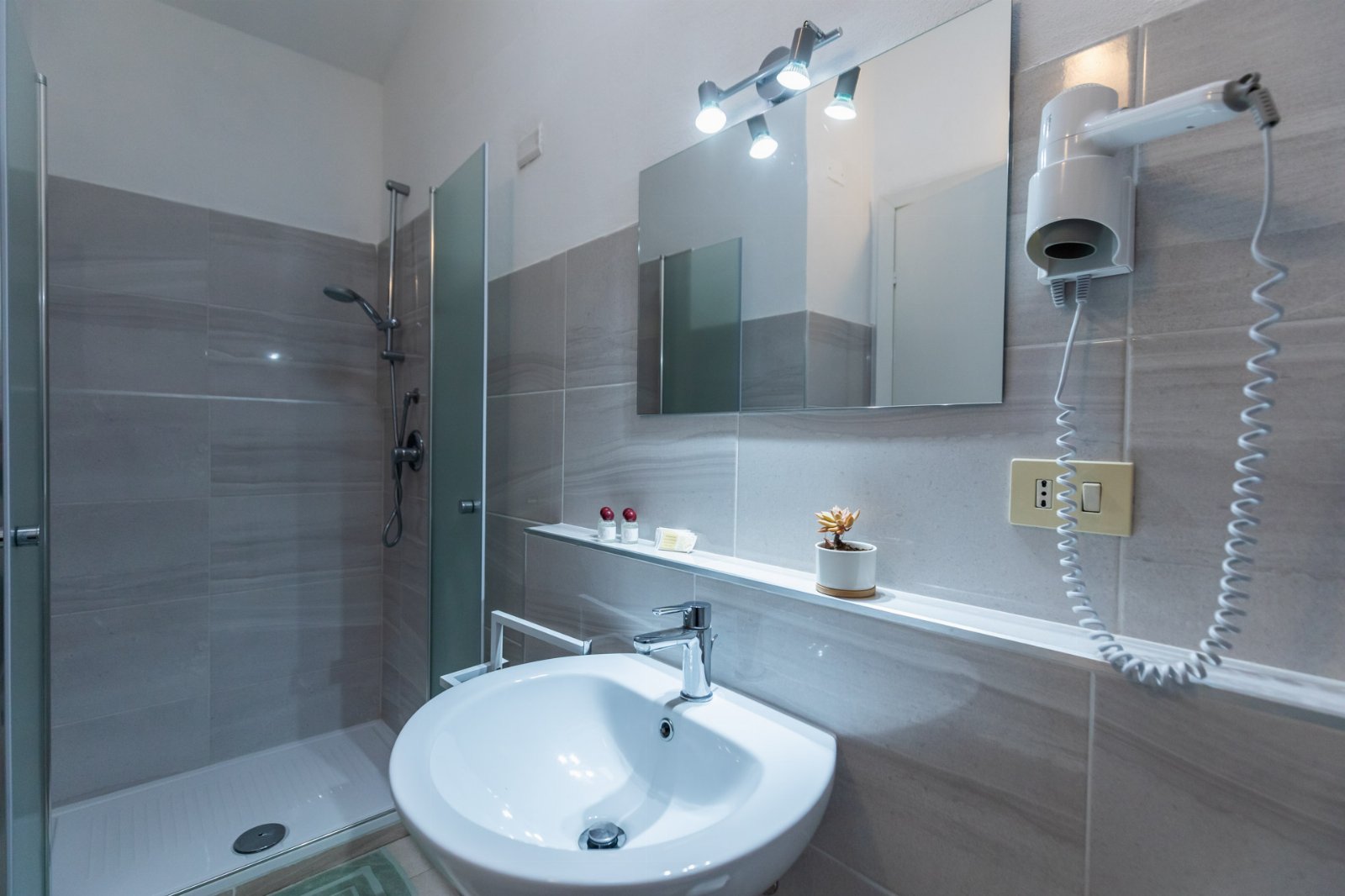 Camera Matrimoniale in B&B con spiaggia privata. Sunset Yoga.