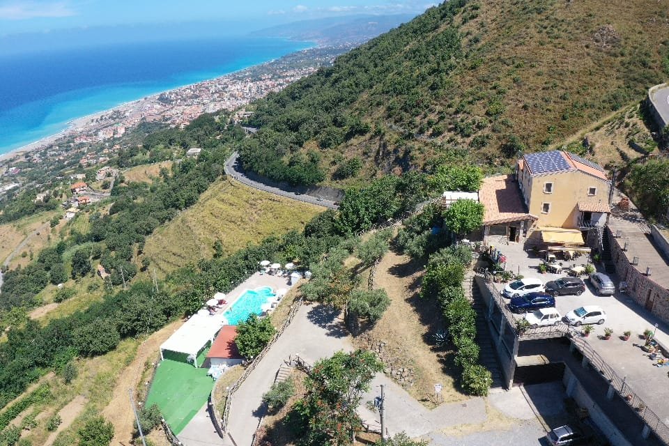 Agriturismo a Paola vicino al Santuario San Francesco e vicino al mare con piscina ristorante pizzeria fattorie didattiche