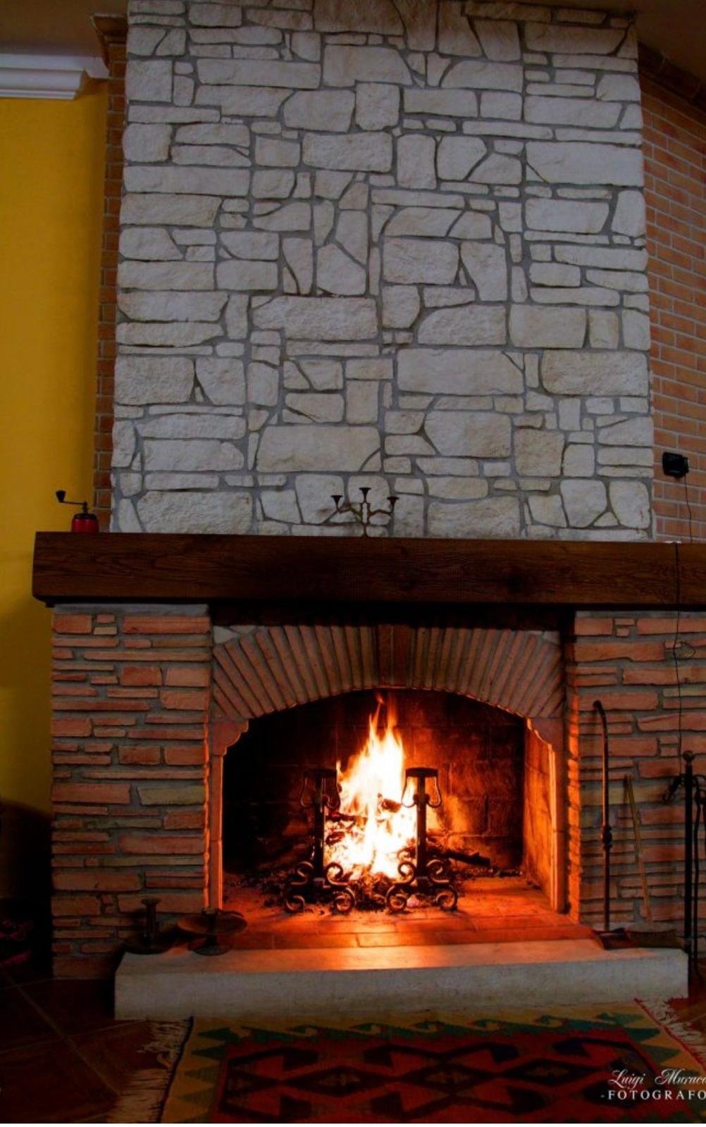 Splendida villa in collina, in zona panoramica con vista mare.