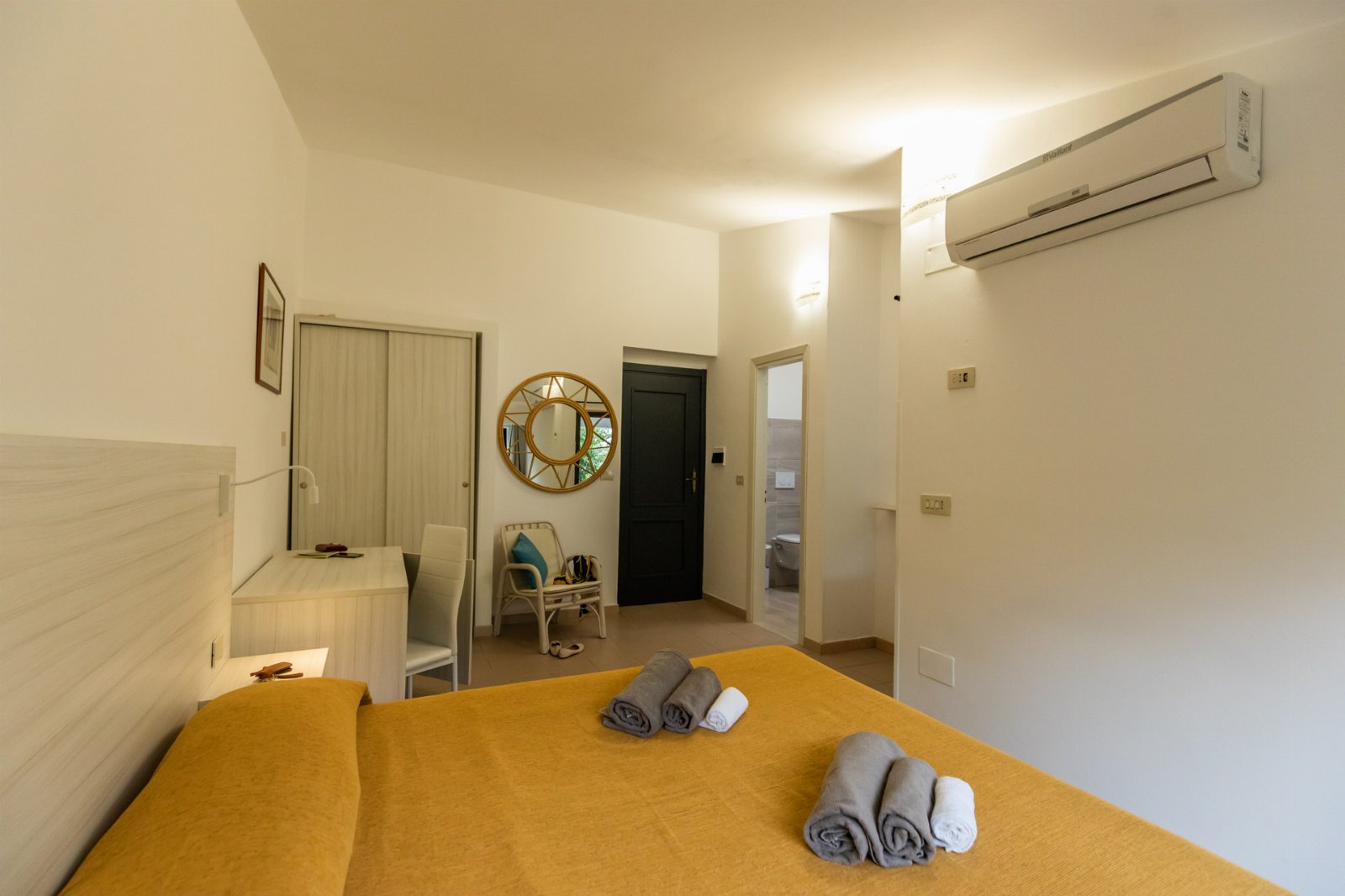 Camera Matrimoniale in B&B con spiaggia privata. Sunset Yoga.