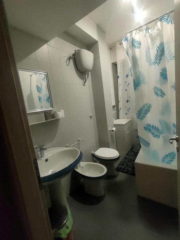 Al centro, VICINO OSPEDALE PUGLIESE DULBECCO E STADIO NICOLA CERAVOLO