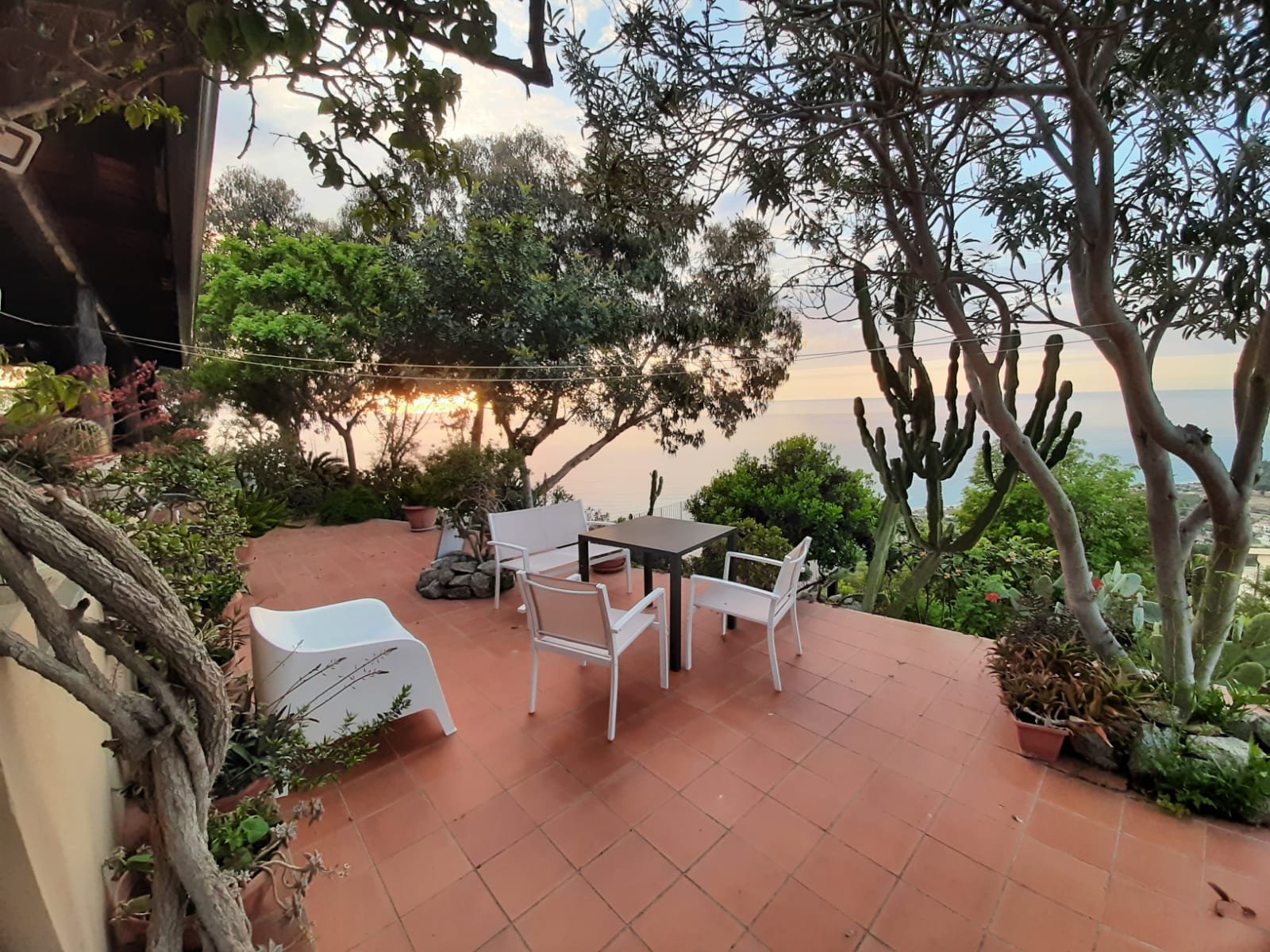 APPARTAMENTO CON GIARDINO PANORAMA MARE MOZZAFIATO