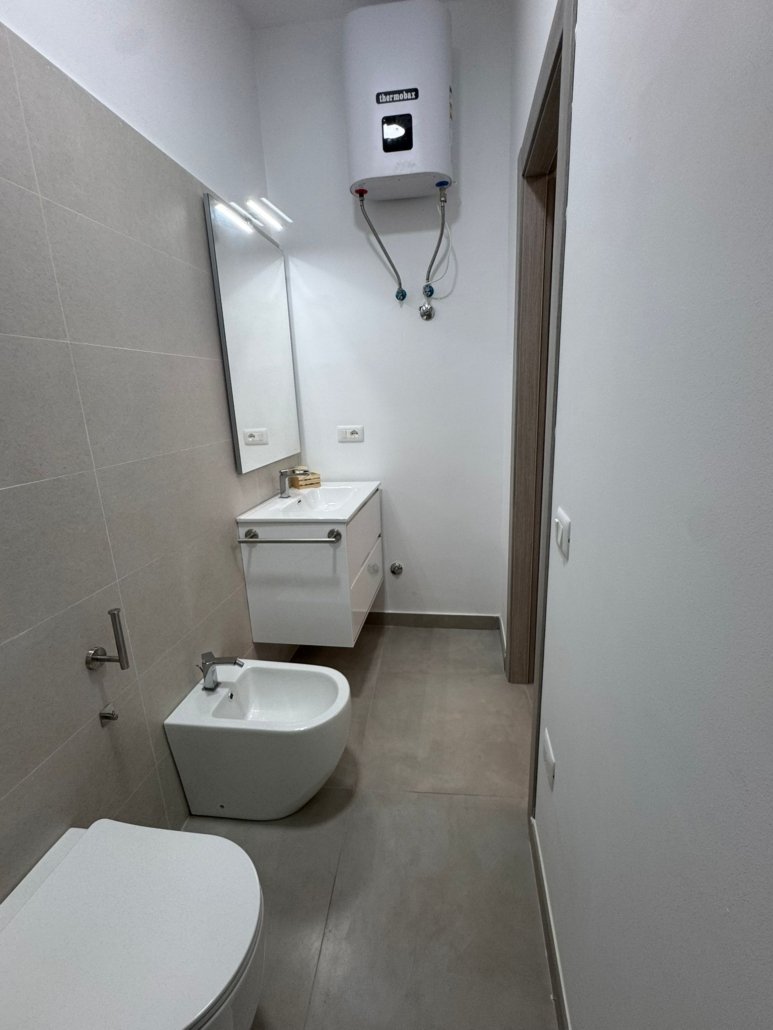 Civico 17 Room, il vostro rifugio accogliente nel cuore di un incantevole citta di mare 26 volte Bandiera Blu, che ama far sentire ogni ospite come a casa, offrendo un soggiorno sereno e autentico