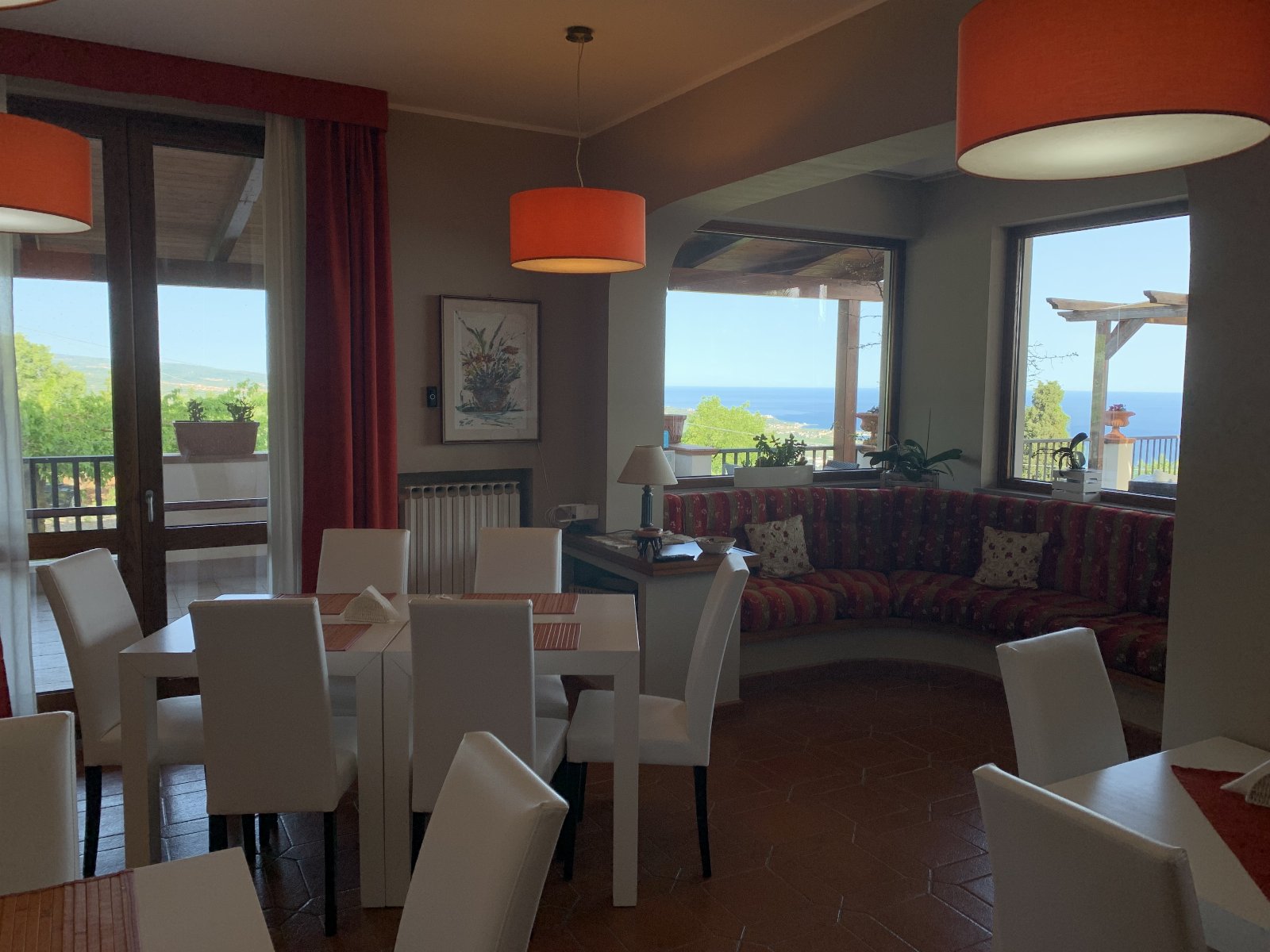 Villa con piscina vista mare