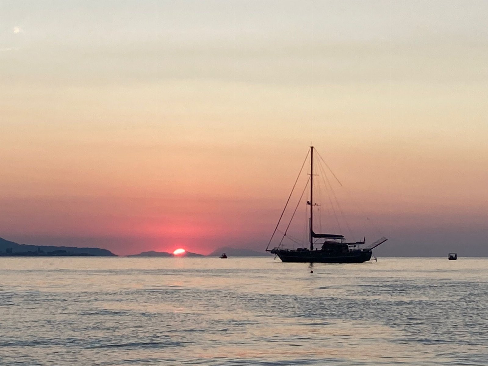 Mare e Monti nel centro storico di Scilla