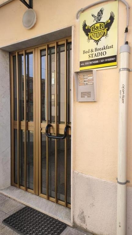 Al centro, VICINO OSPEDALE PUGLIESE DULBECCO E STADIO NICOLA CERAVOLO