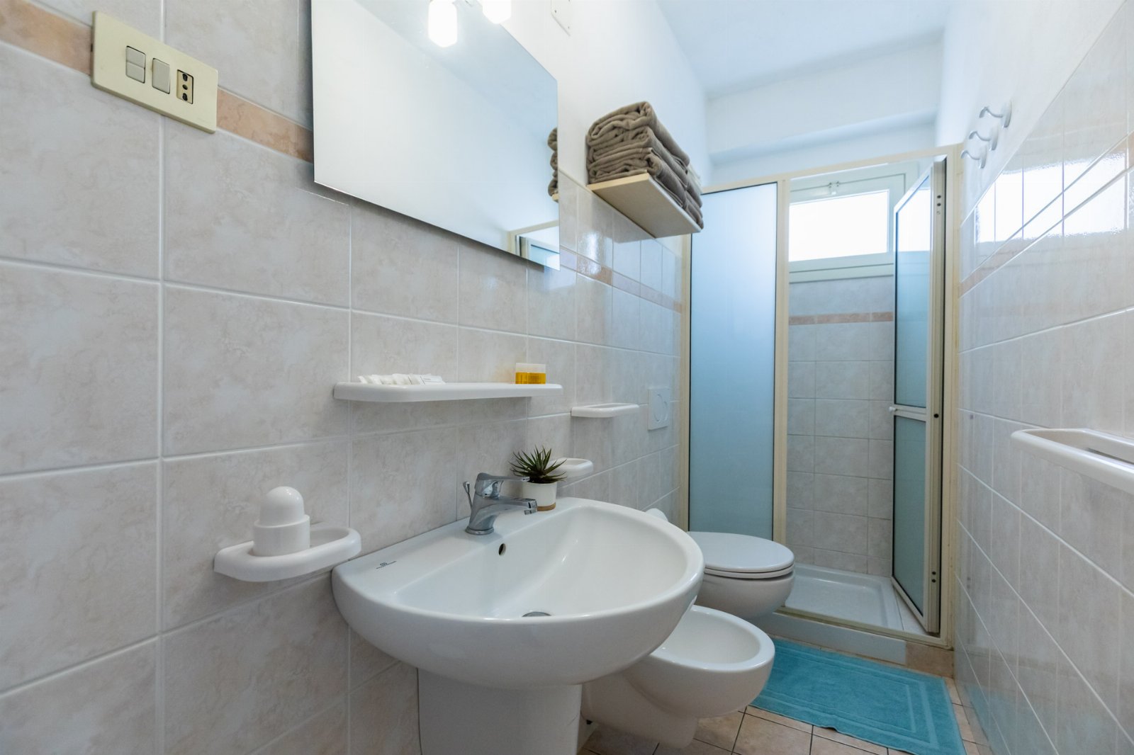 Appartamenti Trilocale 3 posti con cucina vista mare. Spiaggia privata. Sunset Yoga.