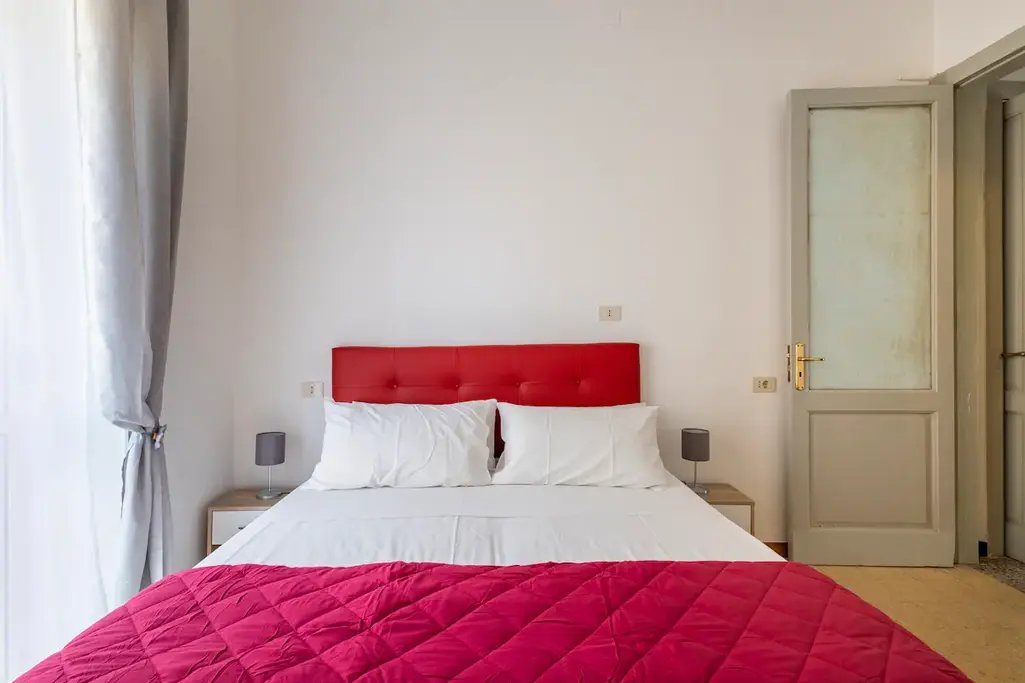 Mare e Monti nel centro storico di Scilla