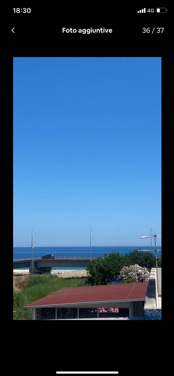 Casa con 3 camere da letto , bagno , cucina a vista e terrazza panoramica. Con tutti i confort, climatizzatori , barbecue, arredo terrazzo