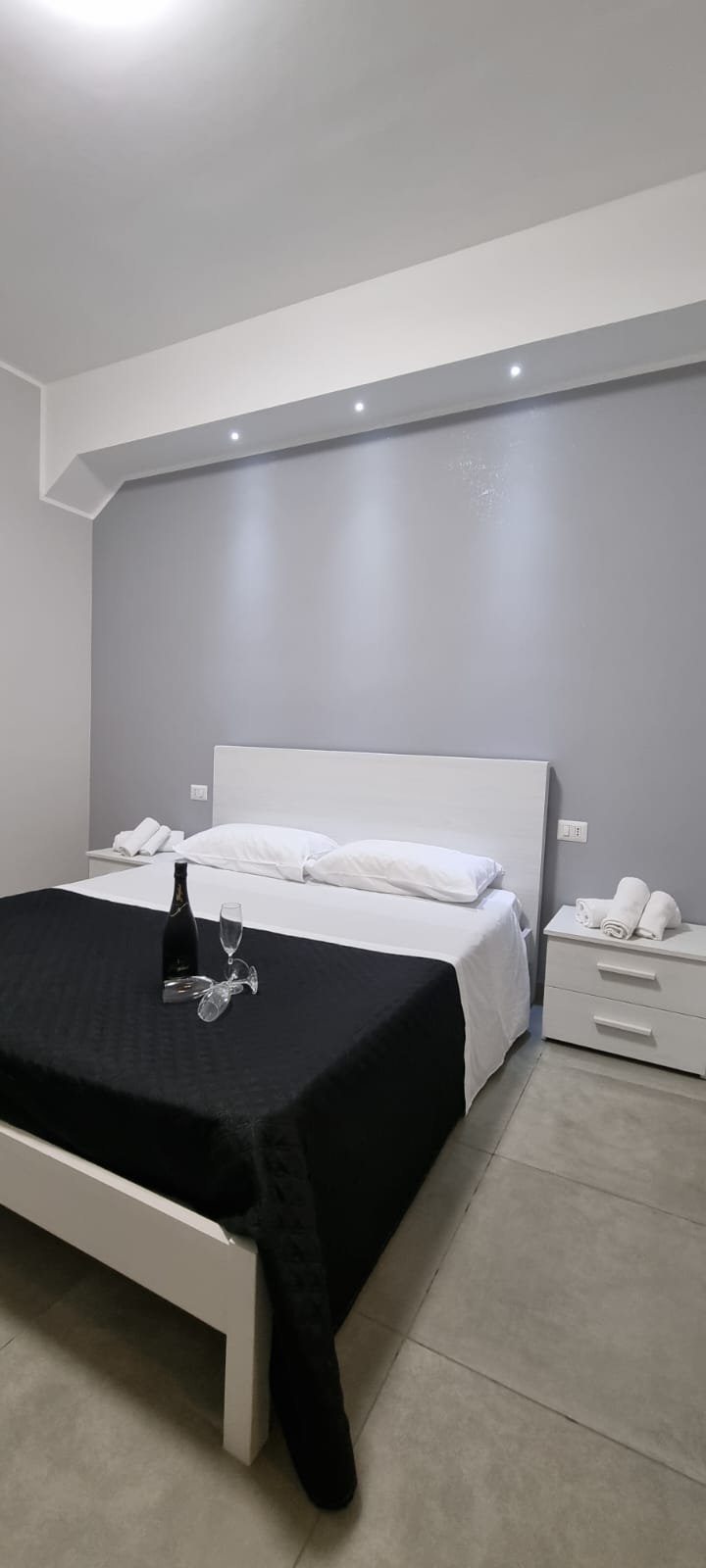 Room's Stromboli appartamento a 100 metri dal mare stanze con bagno privato