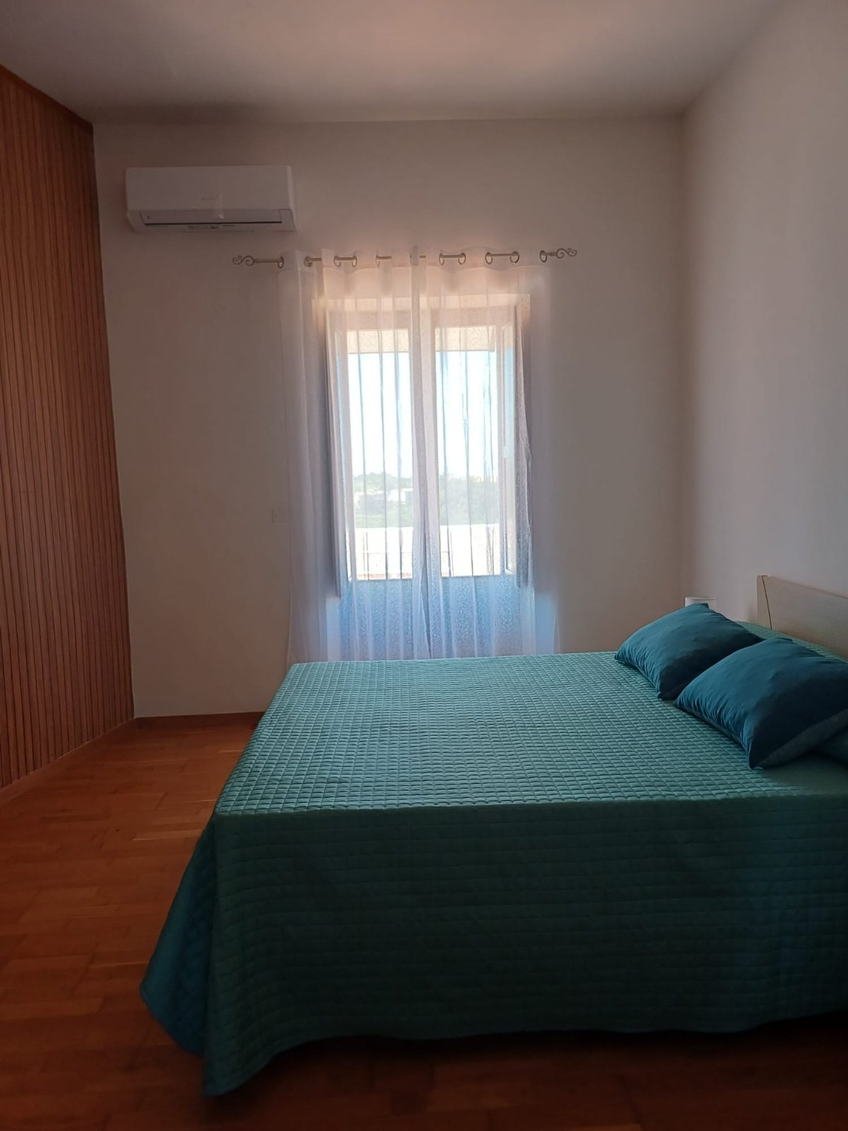 Garnì con vista mare e montagna