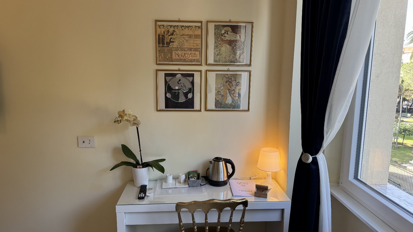 AC GOLD B&B BOUTIQUE ROOMS & SUITE