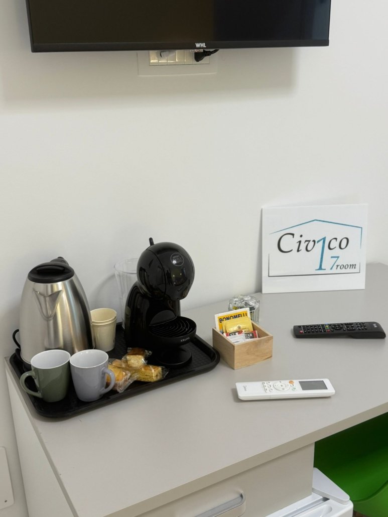 Civico 17 Room, il vostro rifugio accogliente nel cuore di un incantevole citta di mare 26 volte Bandiera Blu, che ama far sentire ogni ospite come a casa, offrendo un soggiorno sereno e autentico