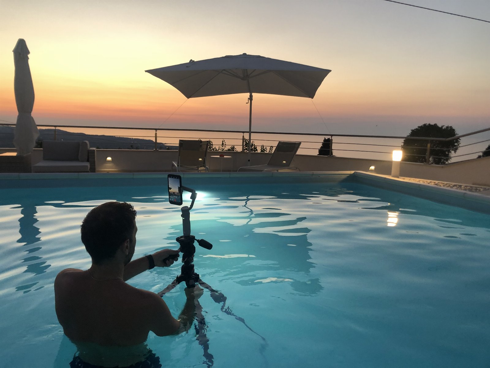 Villa con piscina vista mare