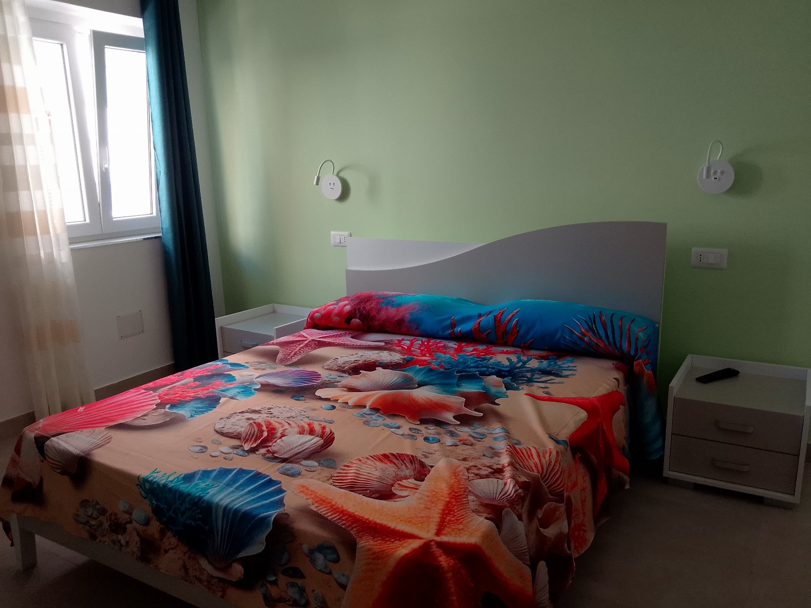 Civico 17 Room, il vostro rifugio accogliente nel cuore di un incantevole citta di mare 26 volte Bandiera Blu, che ama far sentire ogni ospite come a casa, offrendo un soggiorno sereno e autentico