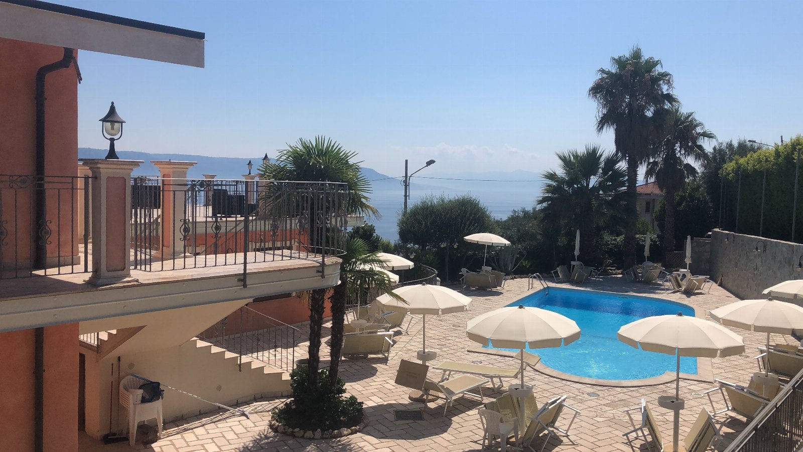 Appartamento con Piscina vista mare