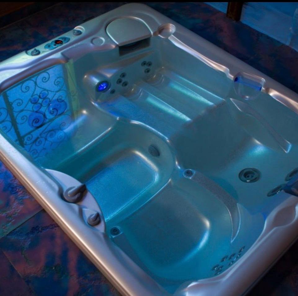 Splendida villa in collina, in zona panoramica con vista mare.