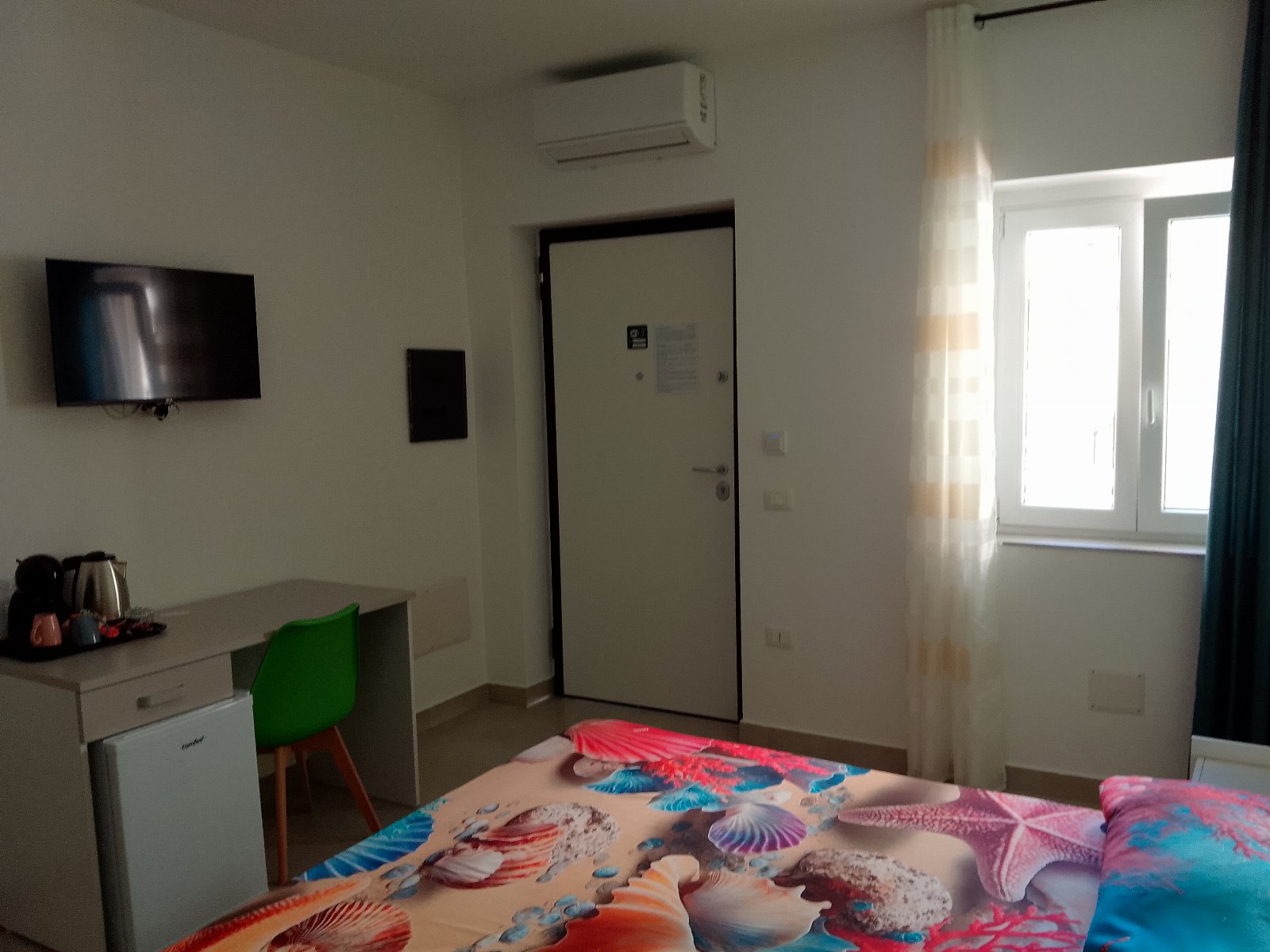 Civico 17 Room, il vostro rifugio accogliente nel cuore di un incantevole citta di mare 26 volte Bandiera Blu, che ama far sentire ogni ospite come a casa, offrendo un soggiorno sereno e autentico