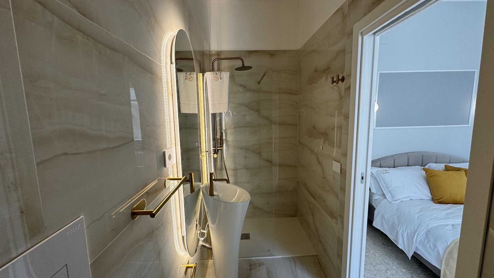 AC GOLD B&B BOUTIQUE ROOMS & SUITE