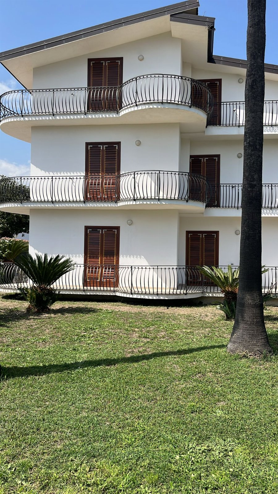 villa sul mare con giardino sellia marina