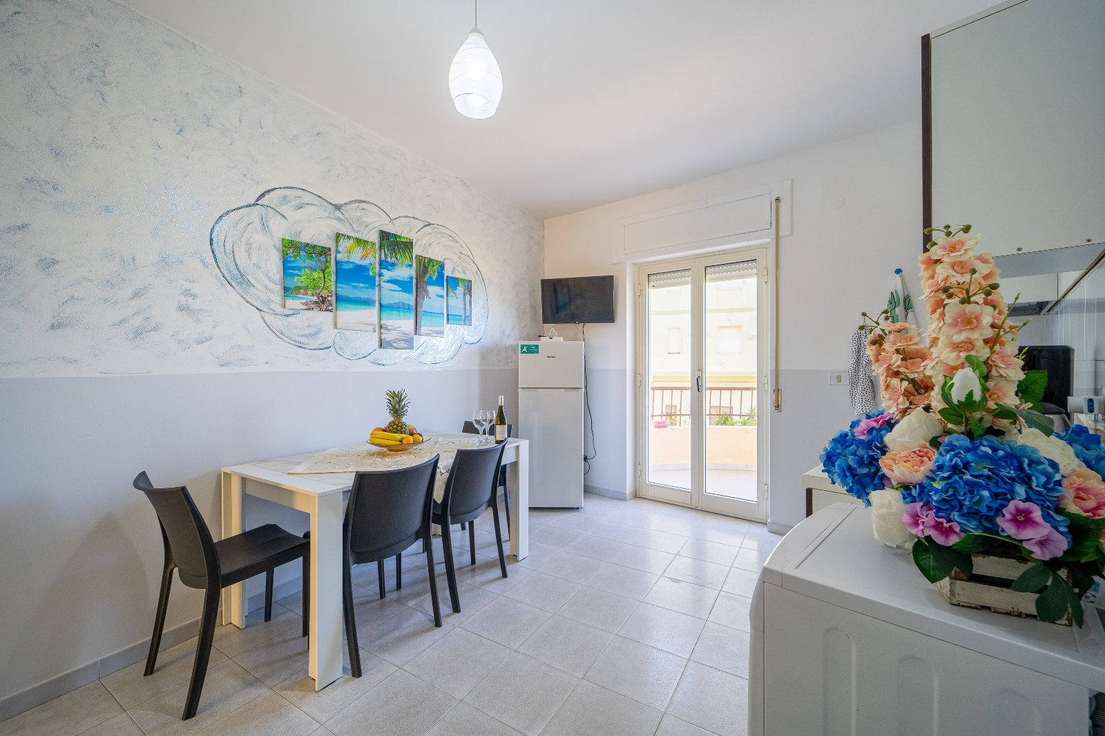 Mini con terrazza vista mare