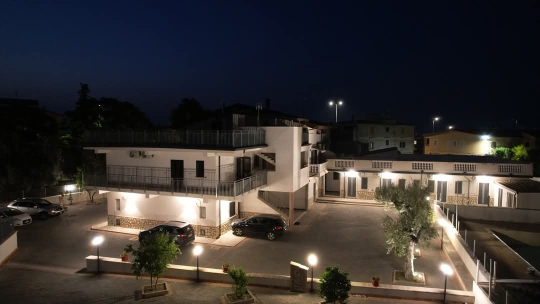 MareSila  B&B Stanze di nuova costruzione, spaziose arredate, con TV led, frigorifero macchina da caffè, bollitore, cambio biancheria, climatizzatore