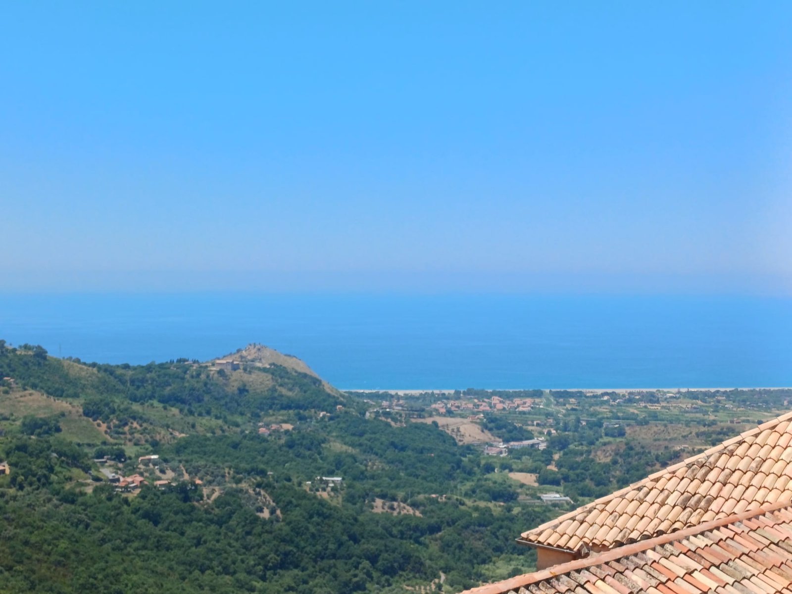 Garnì con vista mare e montagna