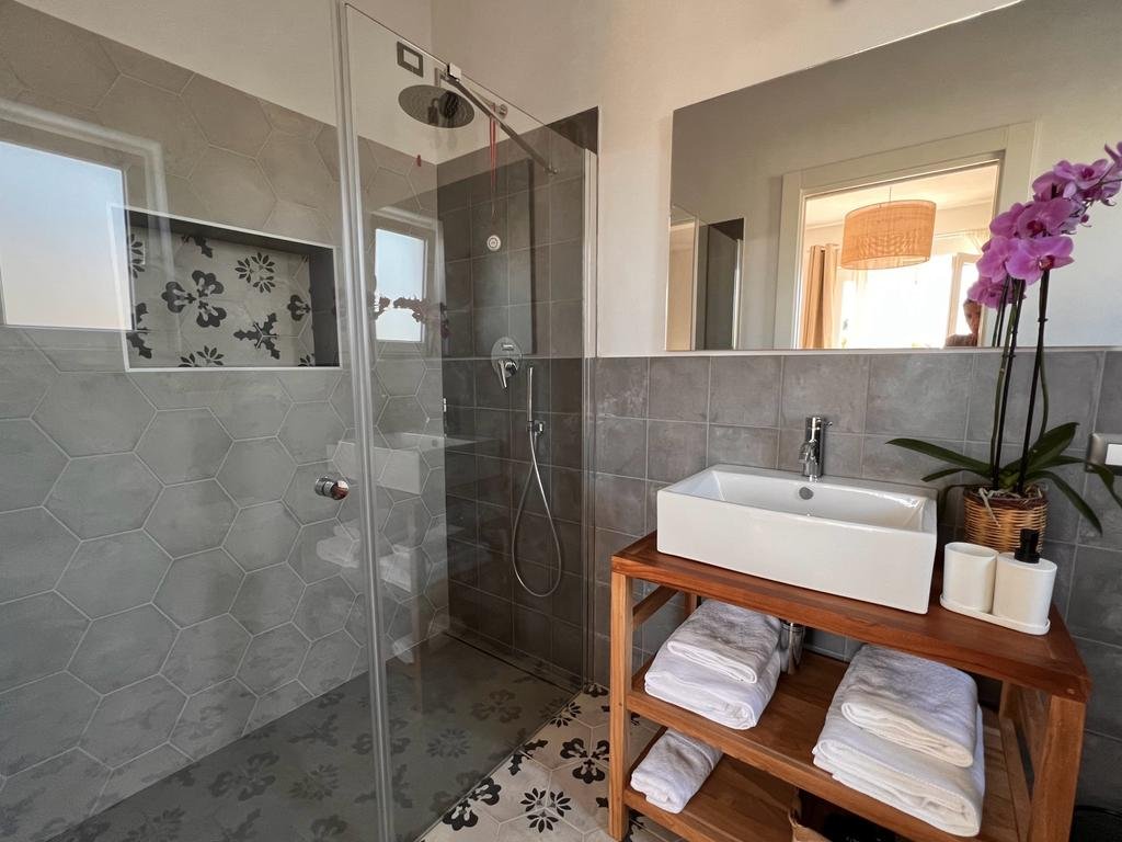 Camera Matrimoniale con terrazza vista mare