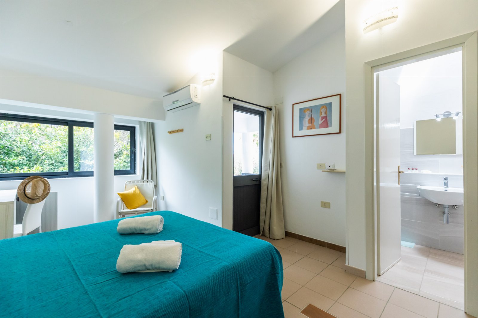 Camera Matrimoniale in B&B con spiaggia privata. Sunset Yoga.