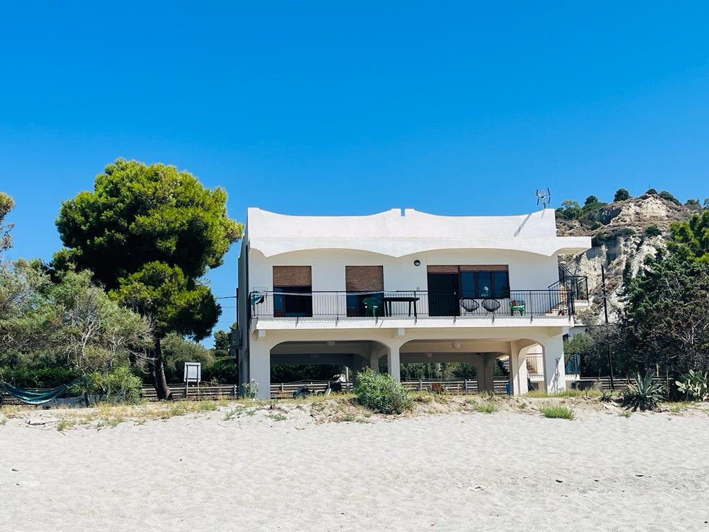 Villa sulla spiaggia a Bova Marina
