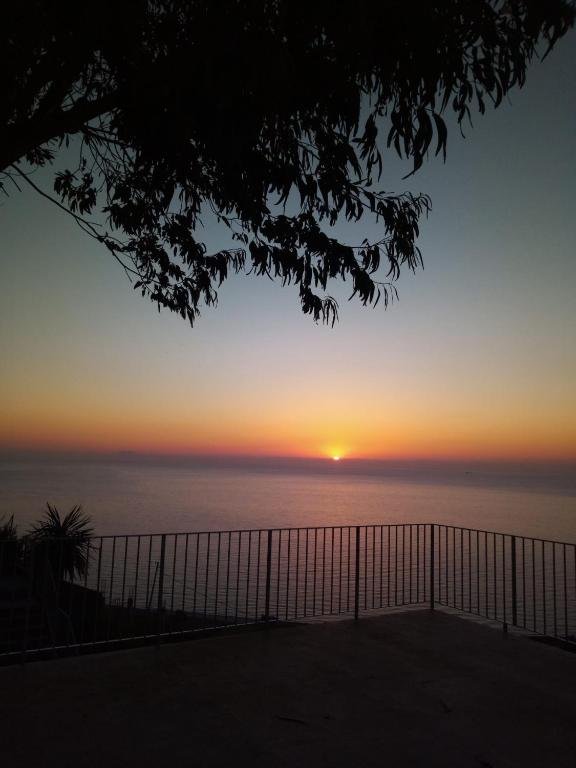 APPARTAMENTO CON GIARDINO PANORAMA MARE MOZZAFIATO