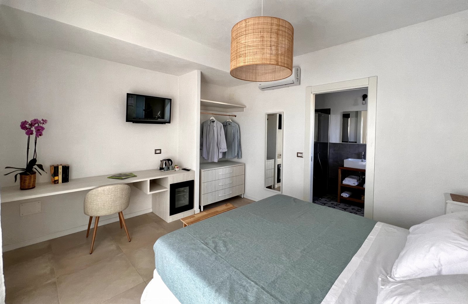 Camera Matrimoniale con terrazza vista mare