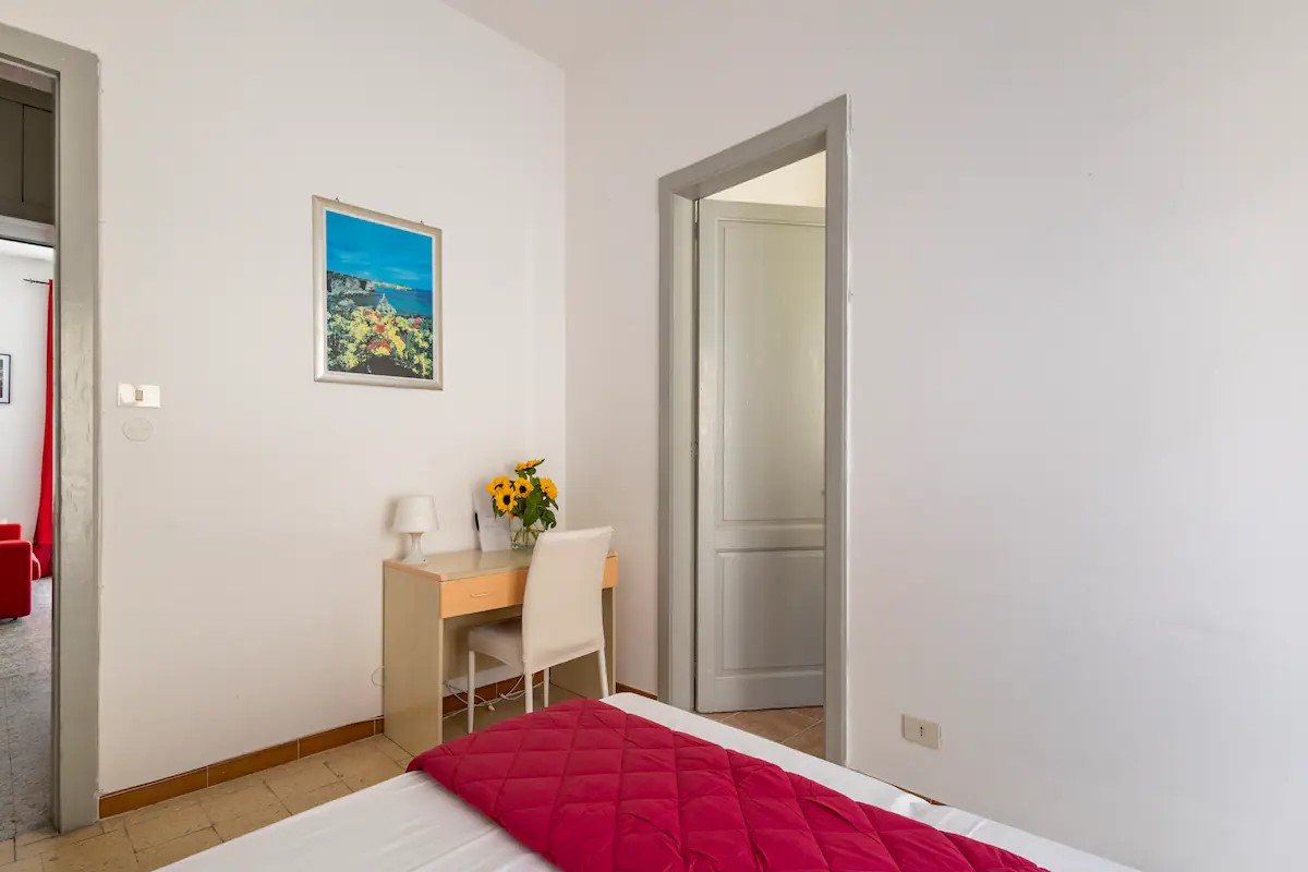 Mare e Monti nel centro storico di Scilla