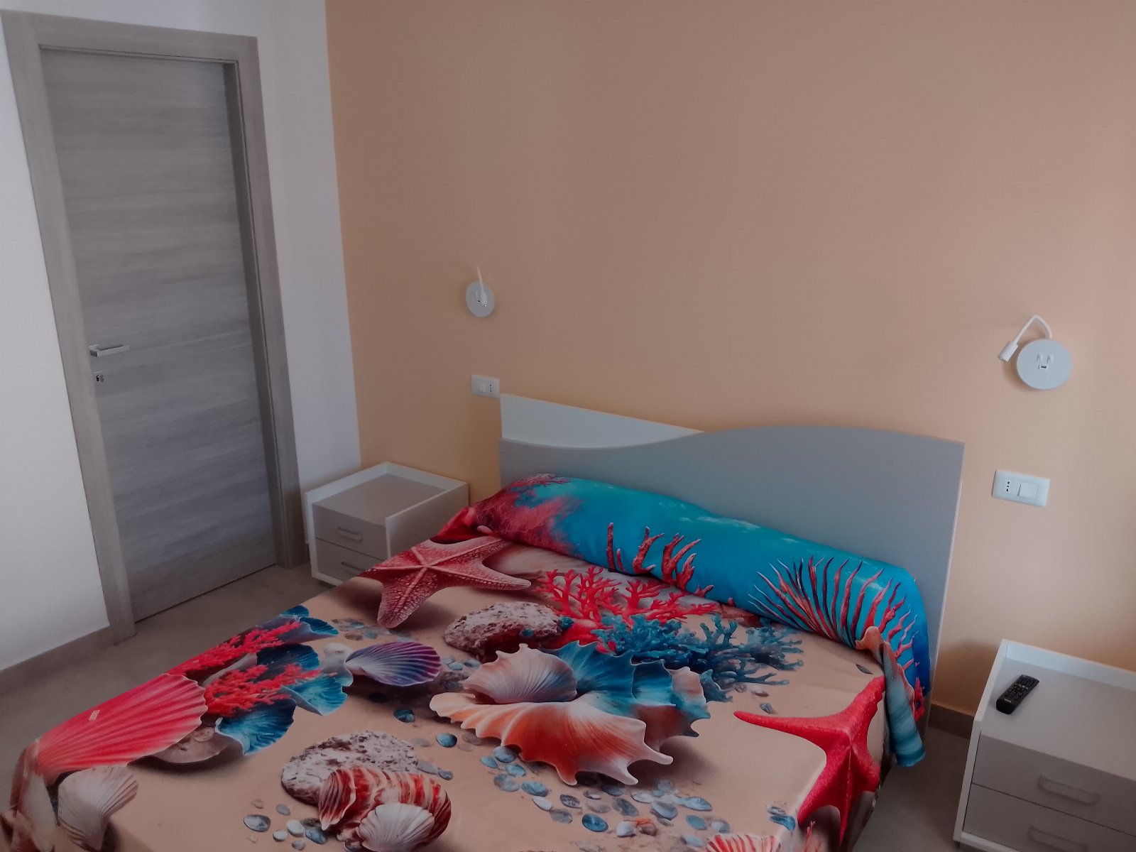 Civico 17 Room, il vostro rifugio accogliente nel cuore di un incantevole citta di mare 26 volte Bandiera Blu, che ama far sentire ogni ospite come a casa, offrendo un soggiorno sereno e autentico