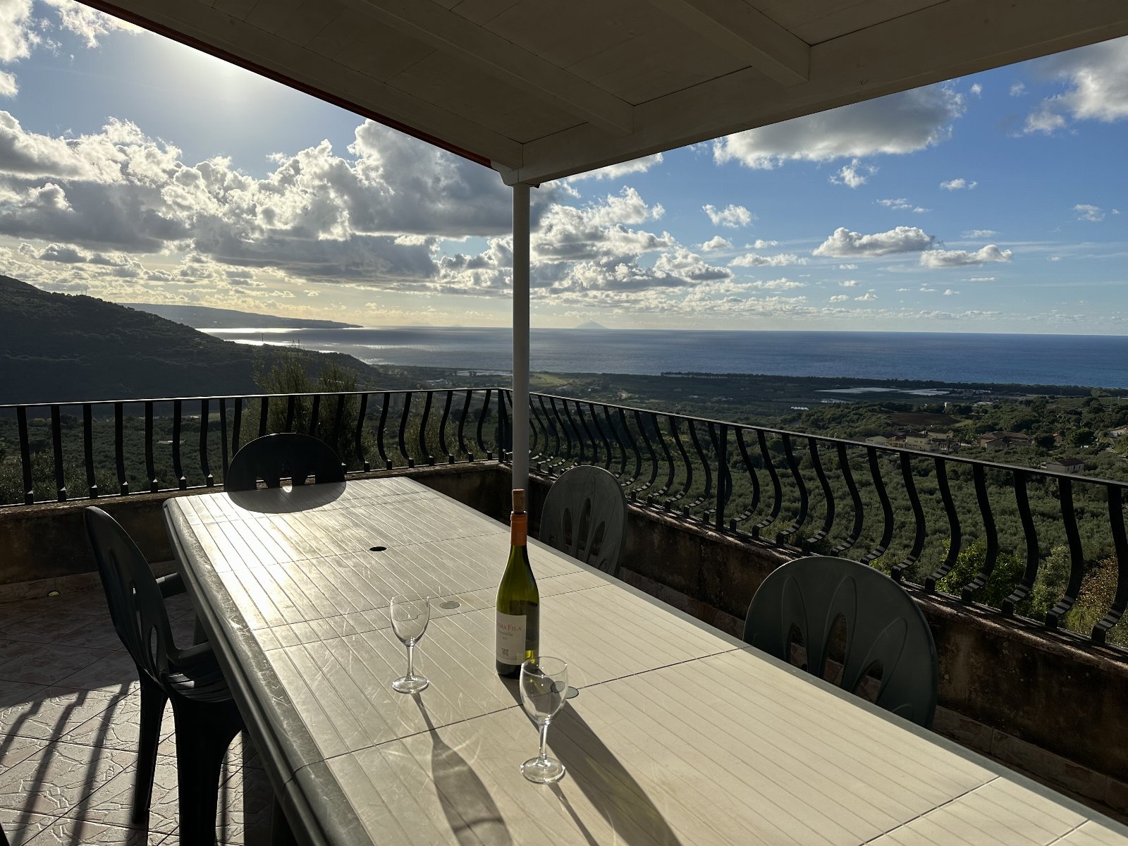 Villa esclusiva tra gli ulivi con vista mare e assoluta tranquillità vicino a Pizzo