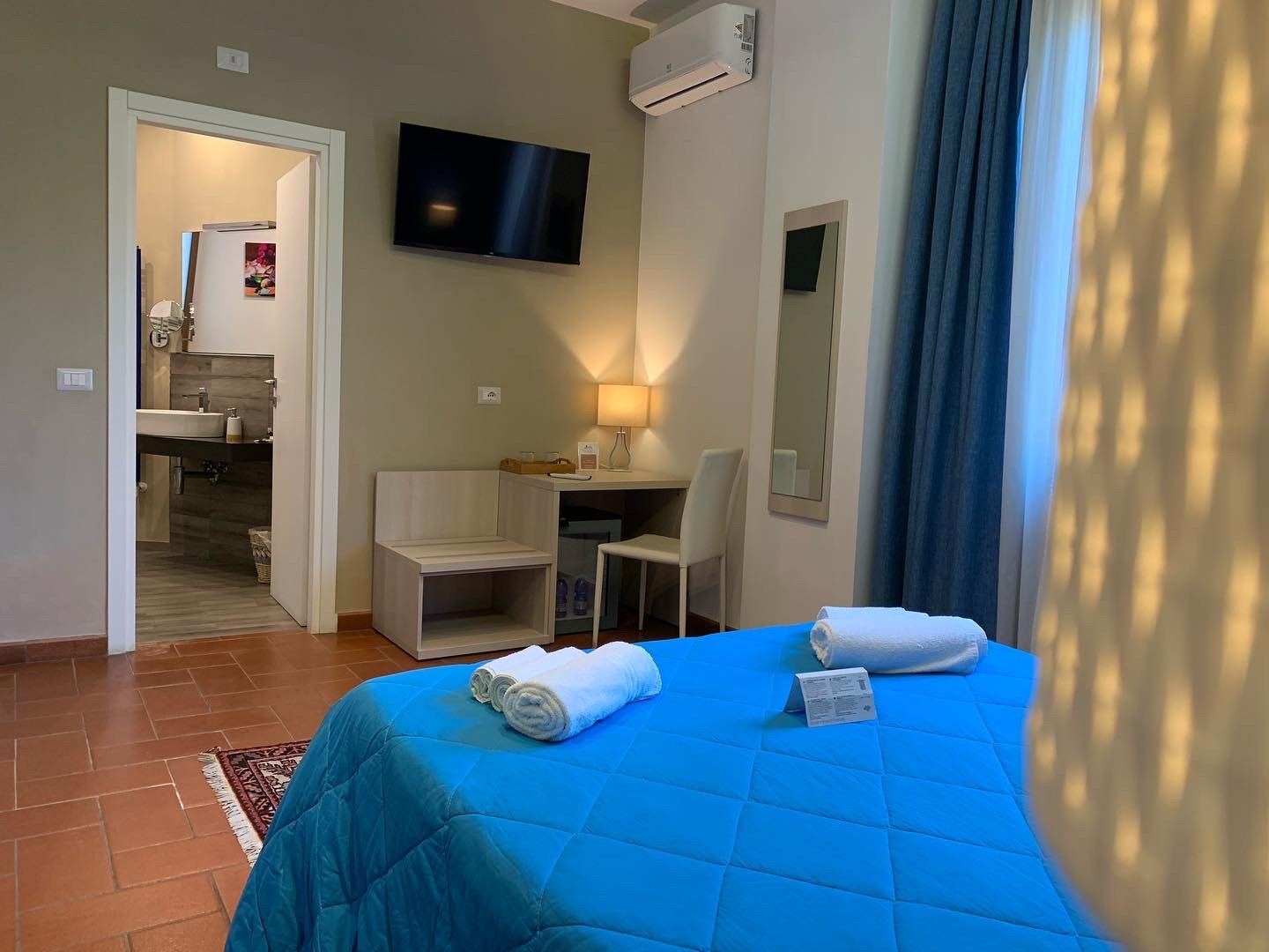 Villa con piscina vista mare