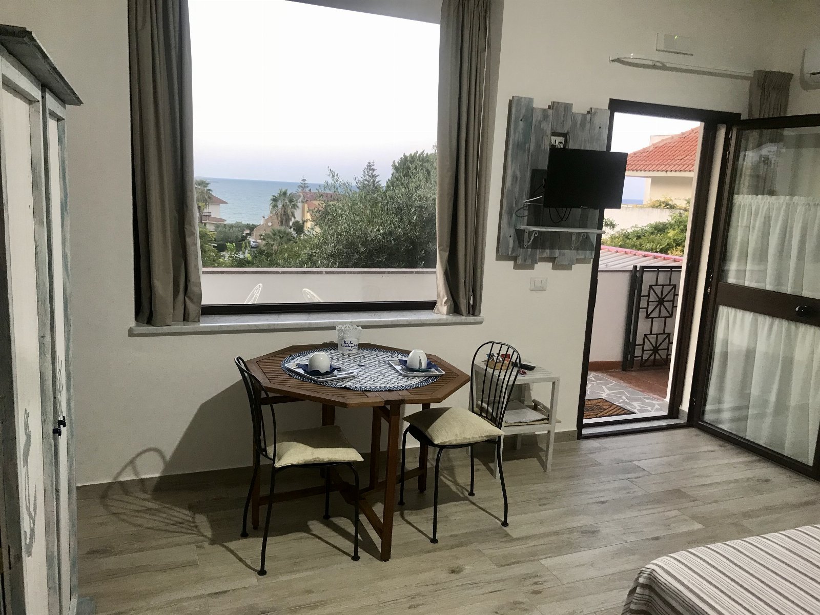 B&B Magna Grecia - B&B con parcheggio a due passi dal mare