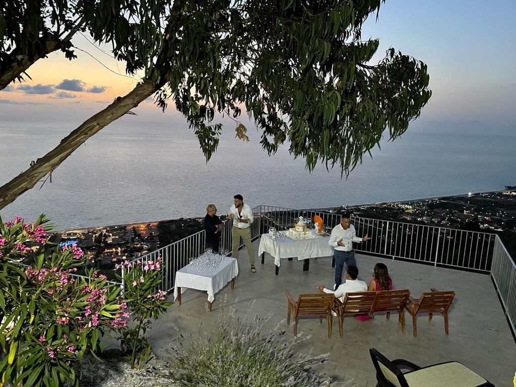 APPARTAMENTO CON GIARDINO PANORAMA MARE MOZZAFIATO