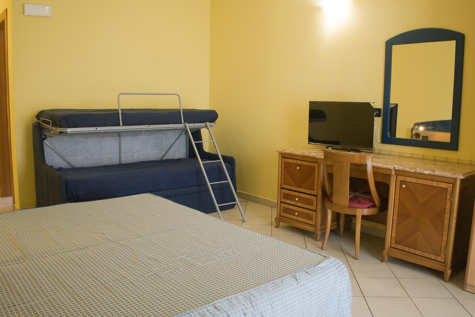 Hotel 3 stelle con camere vista mare, sala ristorante e location per eventi a Briatico, sulla Costa degli Dei.