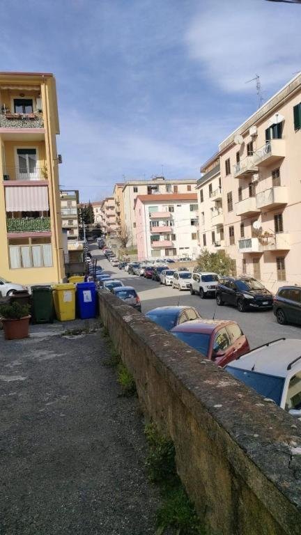 Al centro, VICINO OSPEDALE PUGLIESE DULBECCO E STADIO NICOLA CERAVOLO