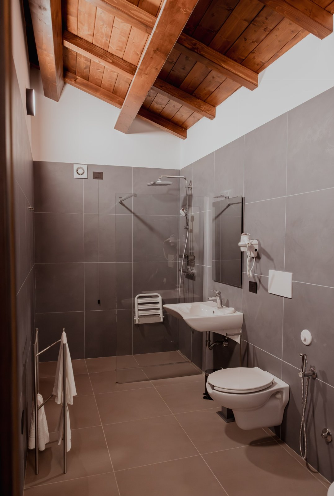 B&B completamente nuovo e dotato di tutti i comfort situato nel cuore del centro storico di Laino Borgo