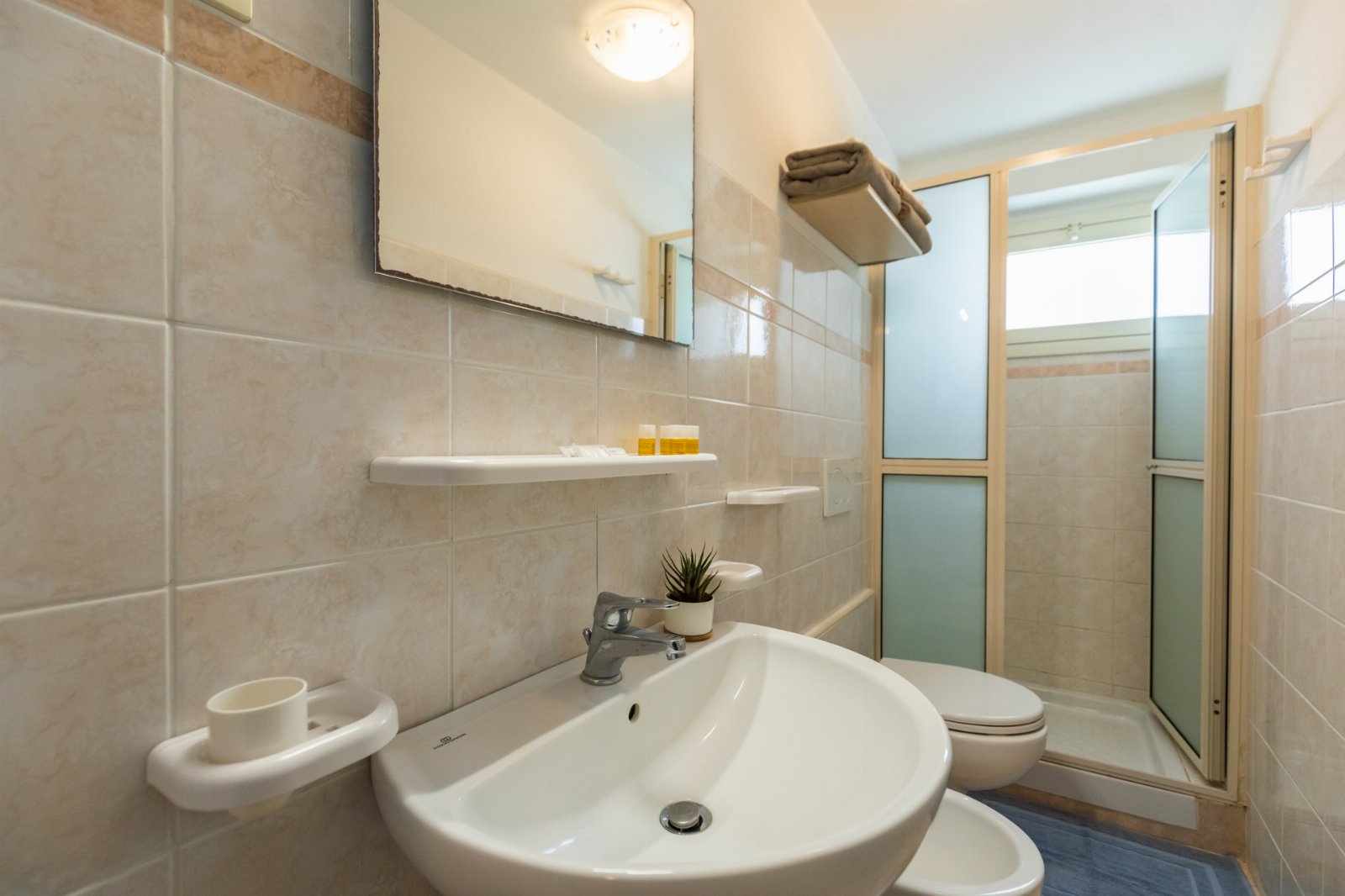 Appartamento Bilocale 2 posti con cucina e vista mare. Spiaggia privata. Sunset Yoga.