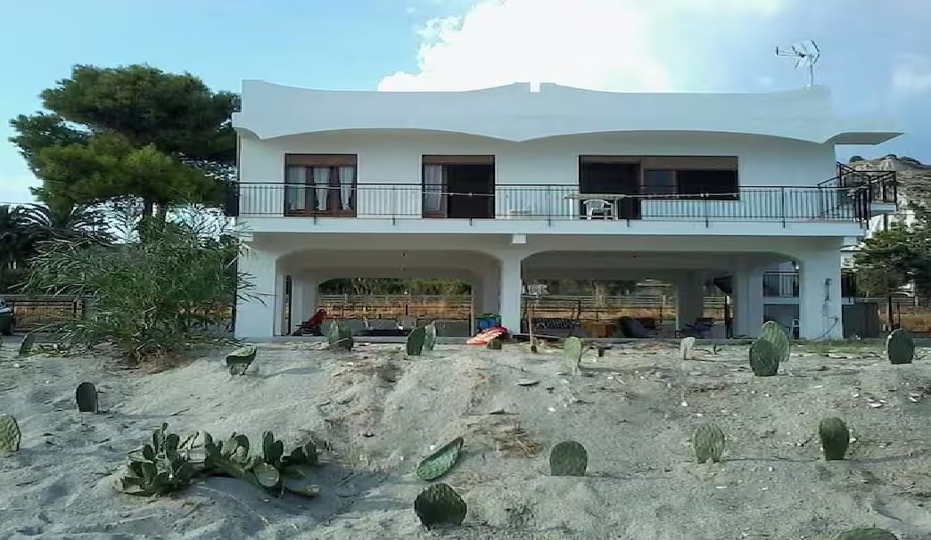 Villa sulla spiaggia a Bova Marina