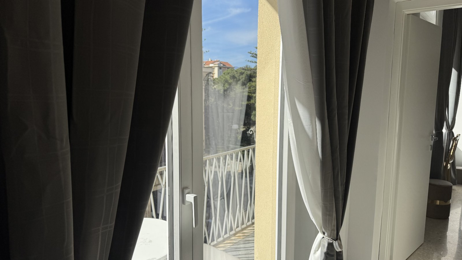 AC GOLD B&B BOUTIQUE ROOMS & SUITE