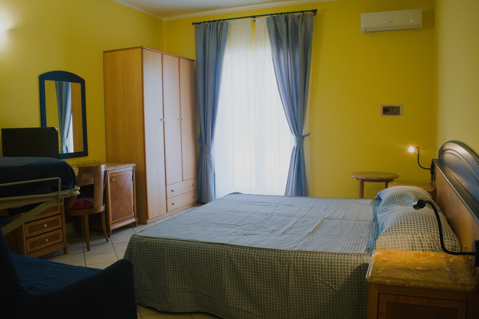 Hotel 3 stelle con camere vista mare, sala ristorante e location per eventi a Briatico, sulla Costa degli Dei.