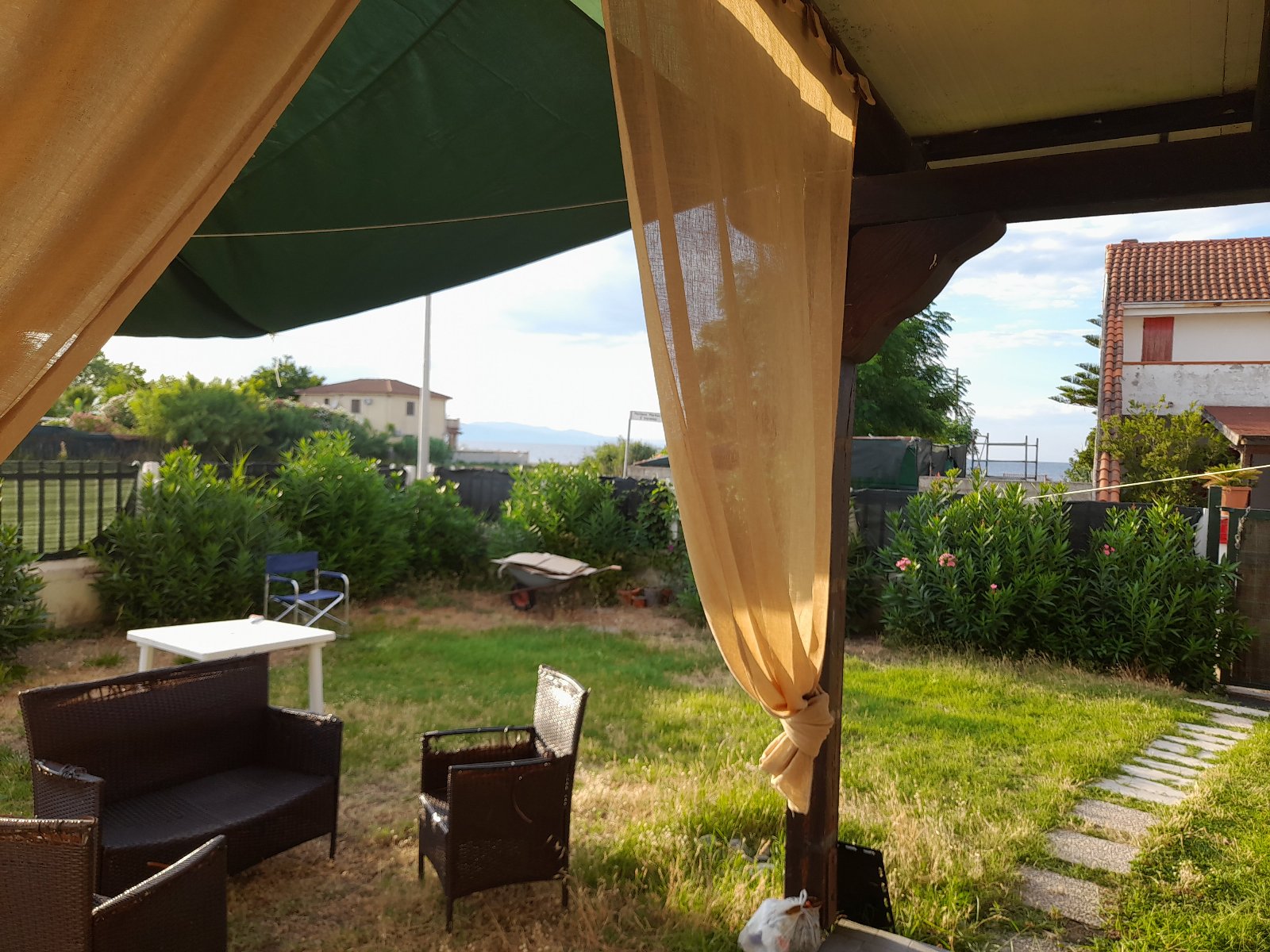 Villa a schiera al pianterreno con guard