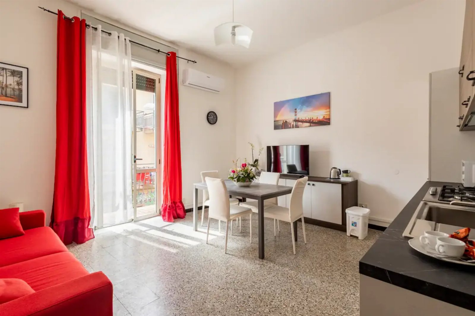 Mare e Monti nel centro storico di Scilla