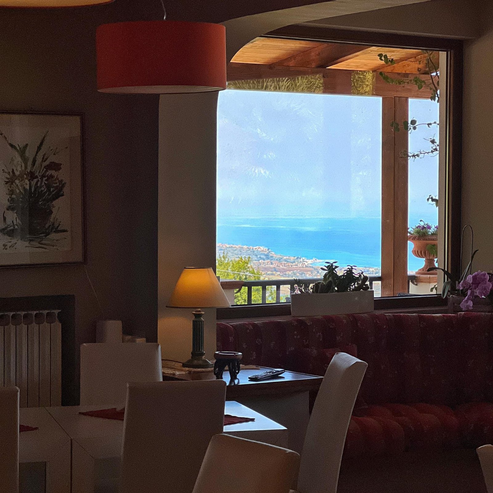 Villa con piscina vista mare